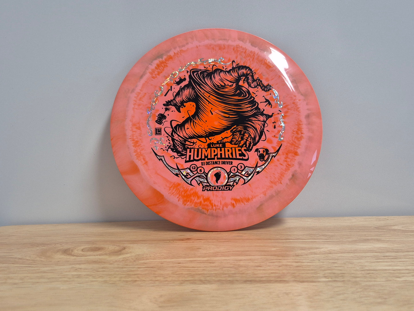 Luke Humphries D3 750 Spectrum