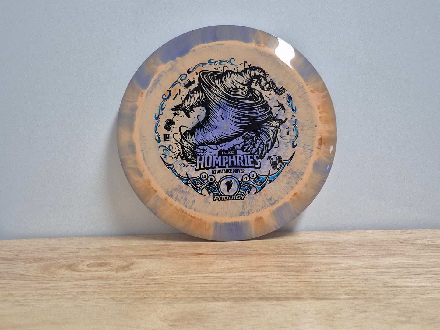 Luke Humphries D3 750 Spectrum