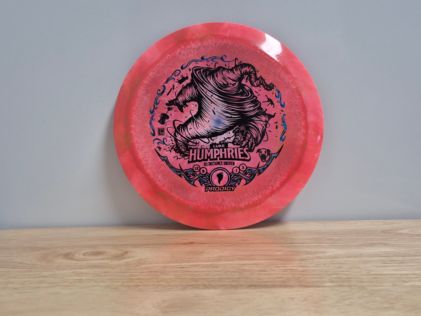 Luke Humphries D3 750 Spectrum